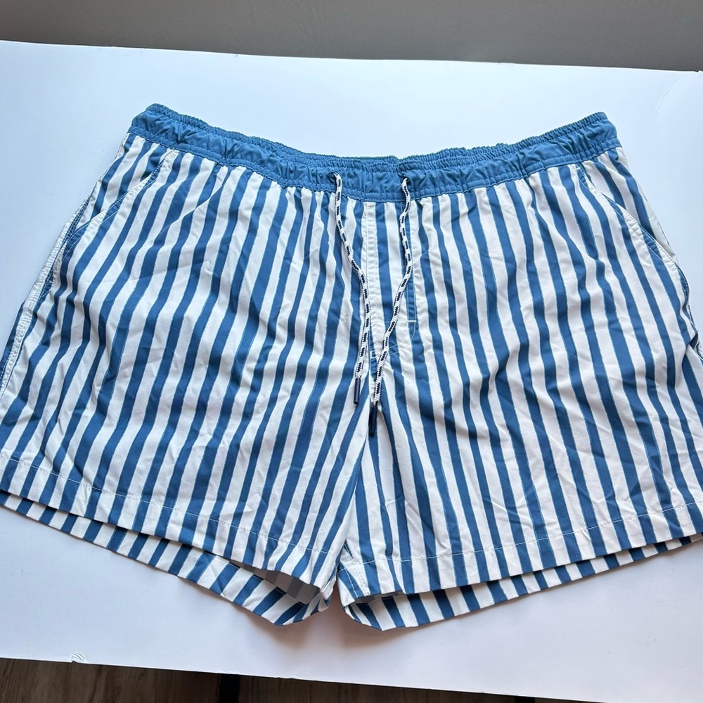 American Eagle 5" inseam flex swim shorts, size XL